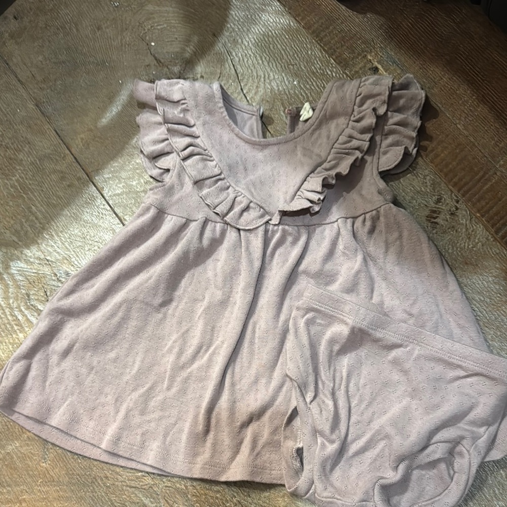 Quincy Mae Sleeveless Ruffle V Dress with Bloomers 18-24 months. Perfect cond!